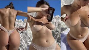 Cecilia Rose – Watch me Squirt oil all over myself and play with my oiled Titties, Ass and Body